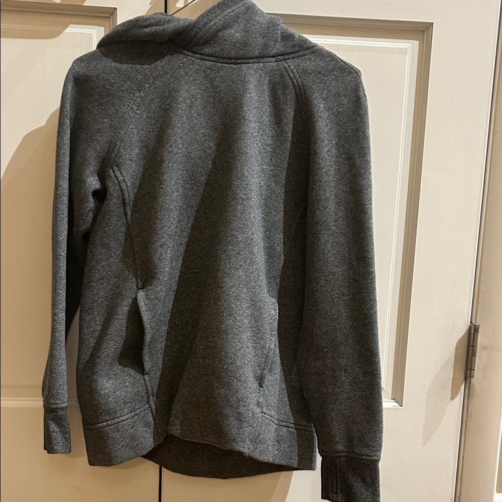 lululemon charcoal Gray Hoodie with pockets - size 6